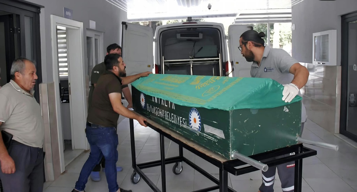 Minibüs Altında Kalan 1,5 Yaşındaki Çocuk Hayatını Kaybetti