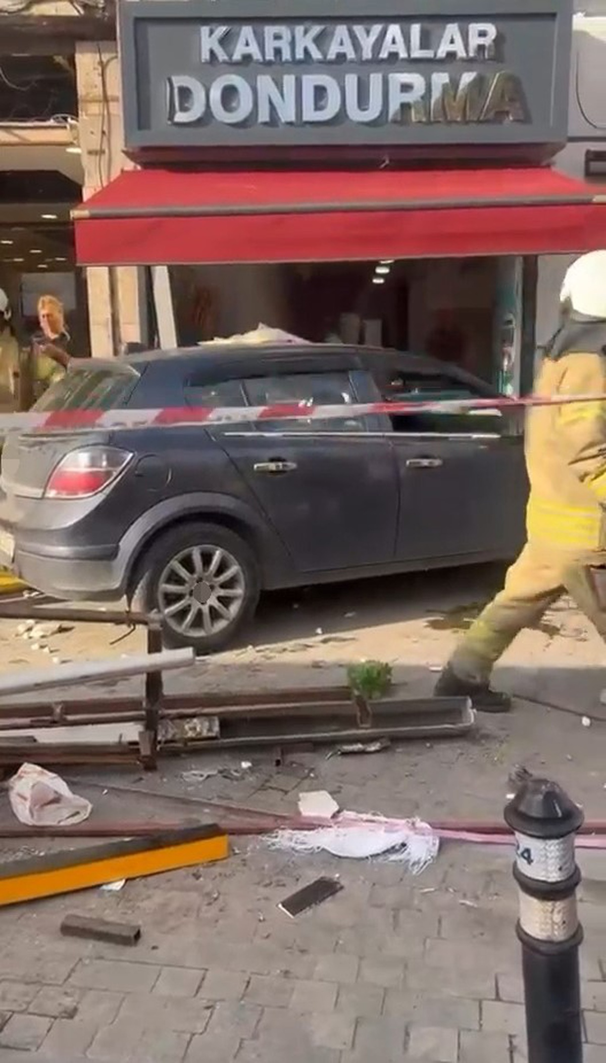 Beykoz'da Otomobil Yayalara Çarptı: 6 Yaralı