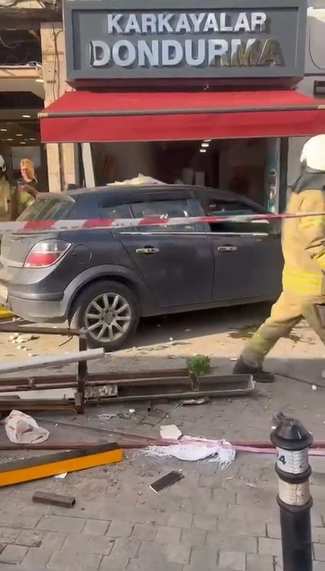 Beykoz'da Otomobil Yayalara Çarptı: 6 Yaralı