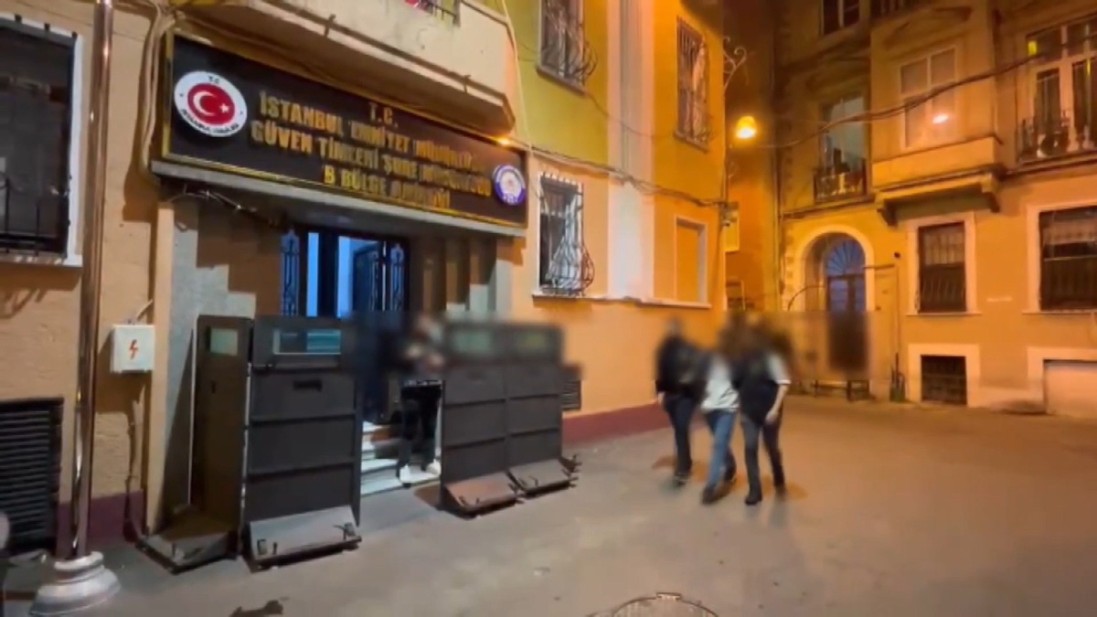 Beyoğlu'nda Hırsızlık: Uyuyan Kişinin Telefonu Çalındı