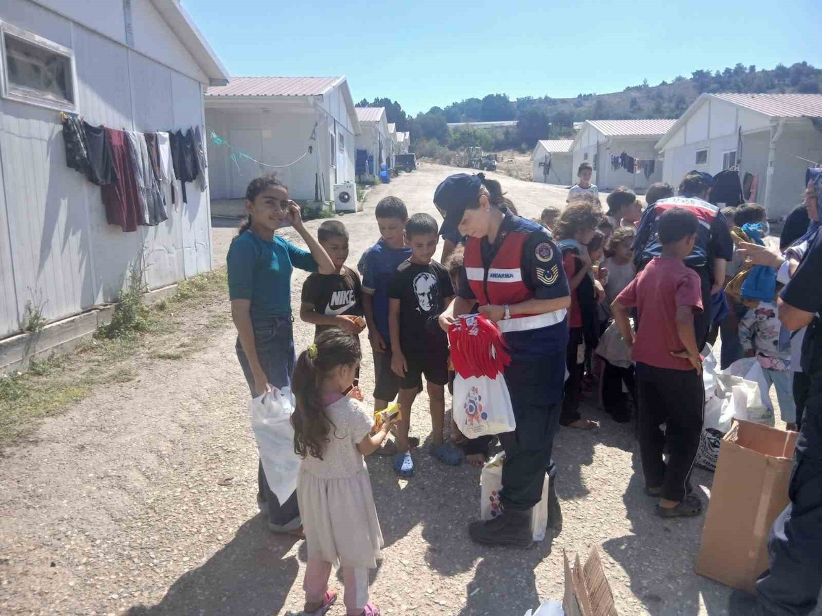 Jandarma'dan Tarım İşçilerine Destek