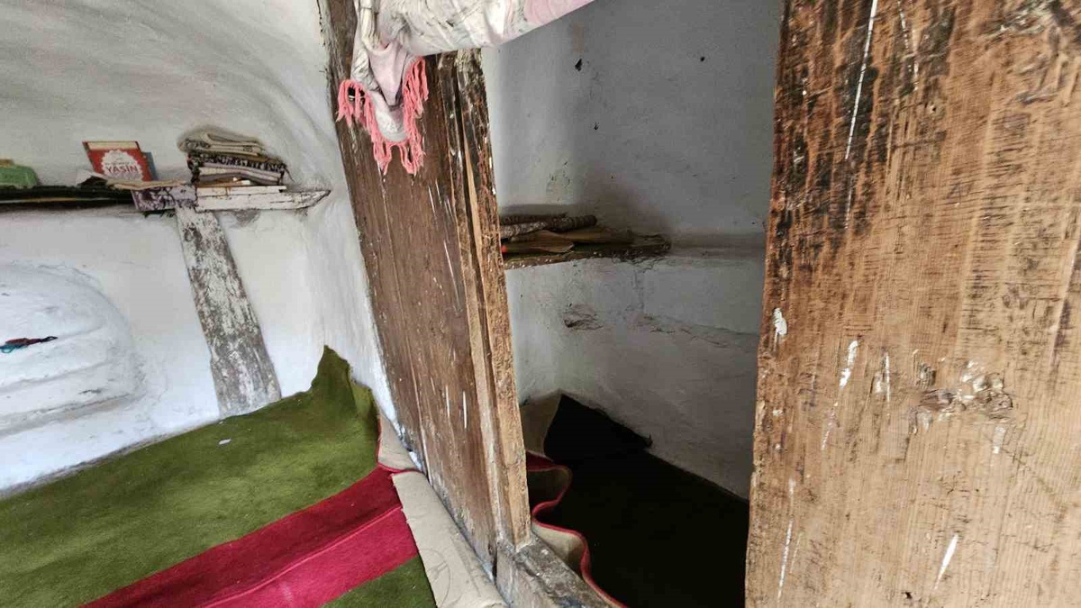 Doğanın İçinde Aşıklı Tekke Türbesi