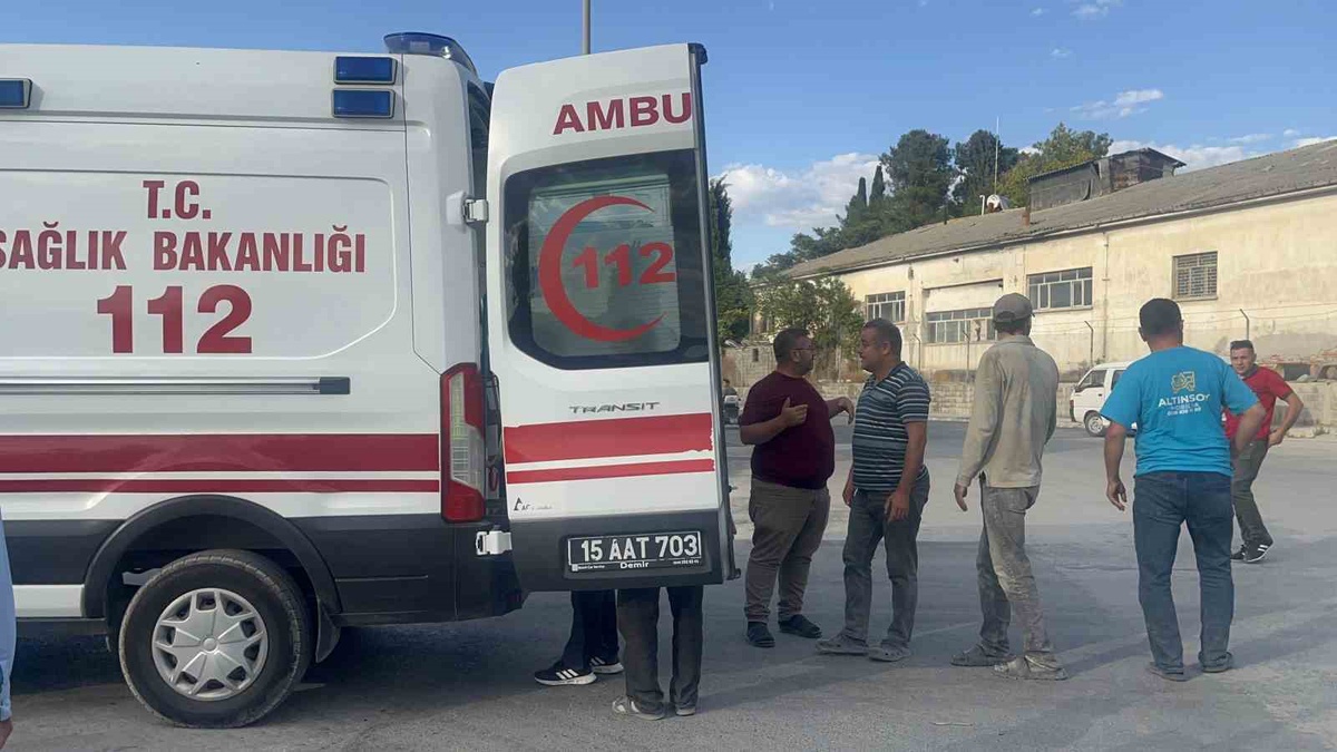 Burdur'da Trafik Kazası: Motosiklet Sürücüsü Yaralandı