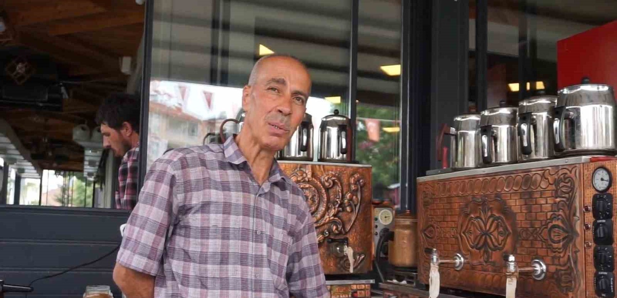 Burdur’un 50 yıllık neşe kaynağı: Çaycı Hakkı’nın gülüşü kentin simgesi oldu