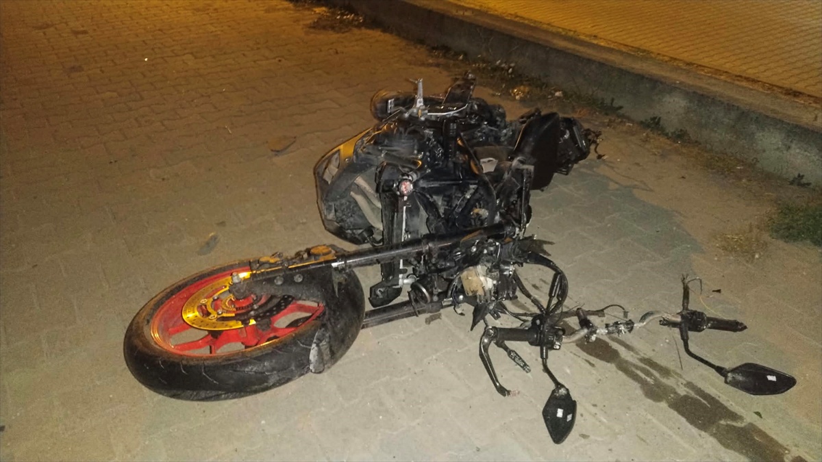 İnegöl\'de motosiklet kazası: Bir genç hayatını kaybetti