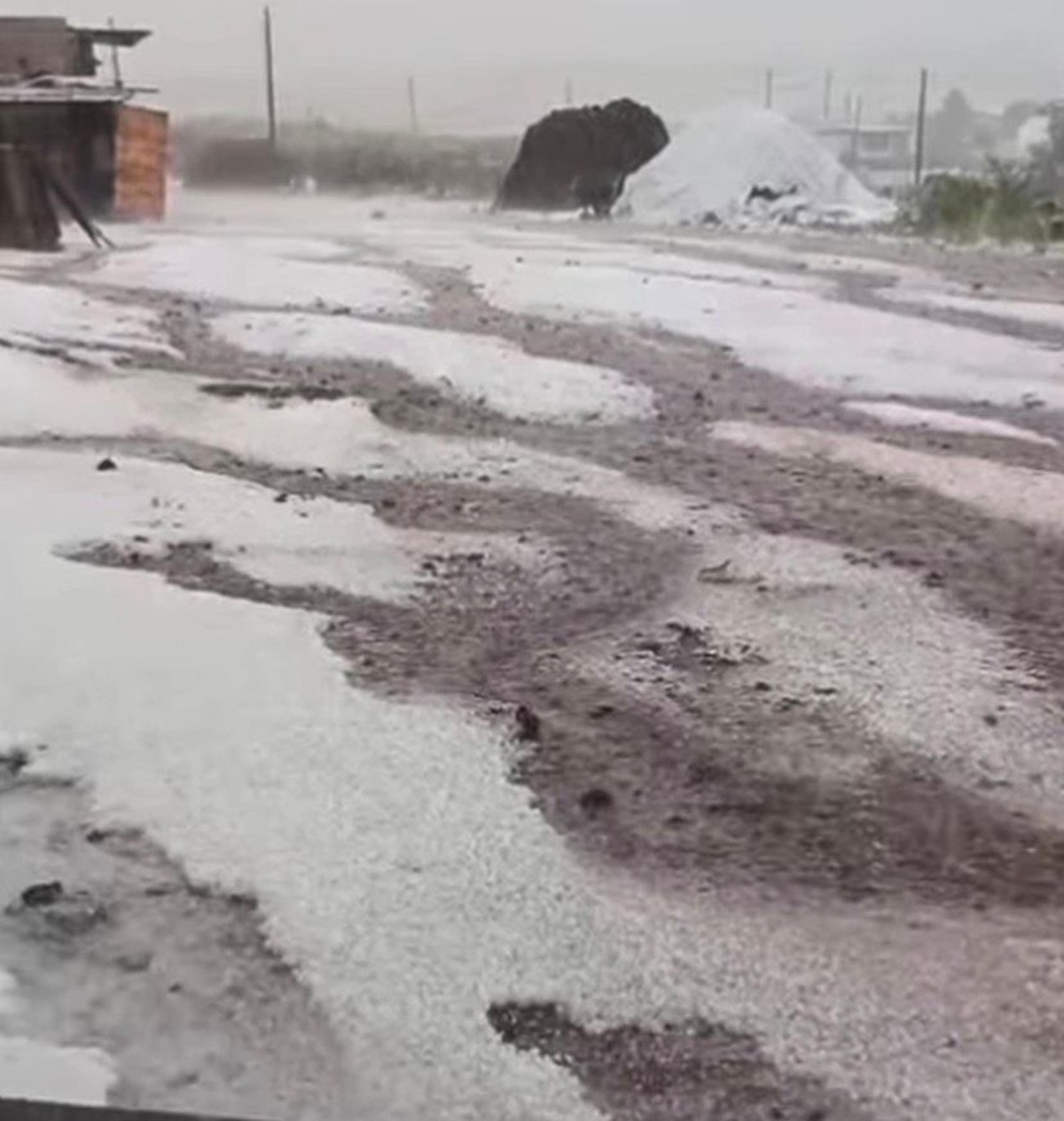 Çıldır'da Fırtına 28 Yapıya Zarar Verdi