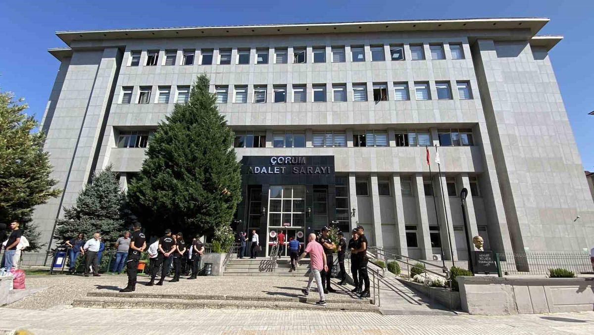 Define Ararken Mahsur Kalan Kişinin Ölümünde 3 Tutuklama