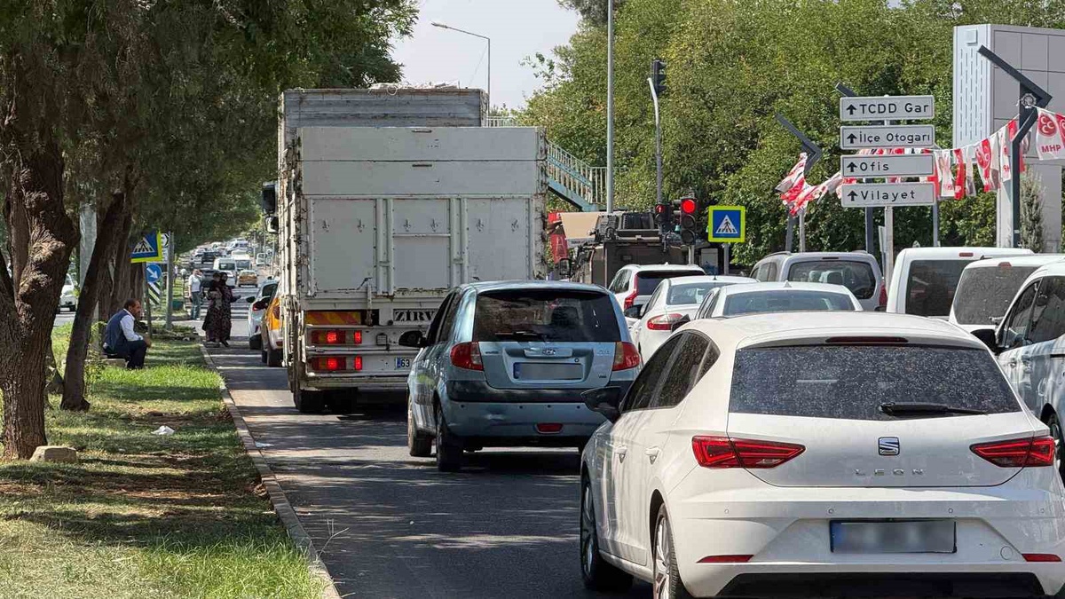 Diyarbakır'da Araç Sayısı ve Trafik Kazaları Artıyor