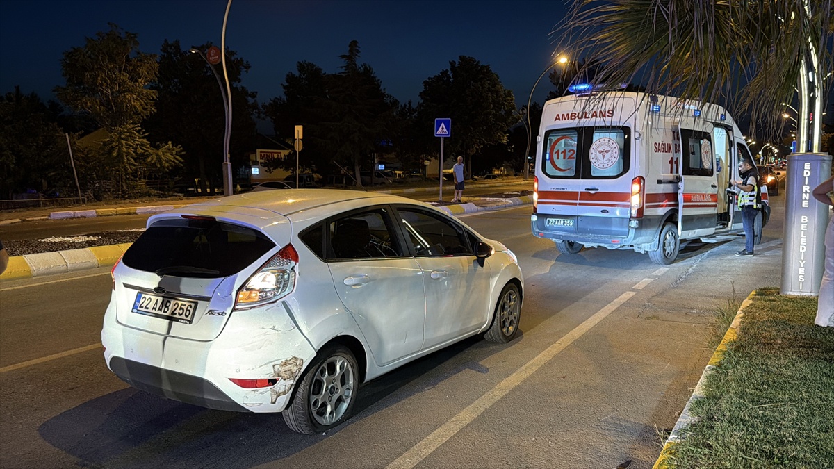 Edirne'de Otomobil-Motosiklet Çarpıştı