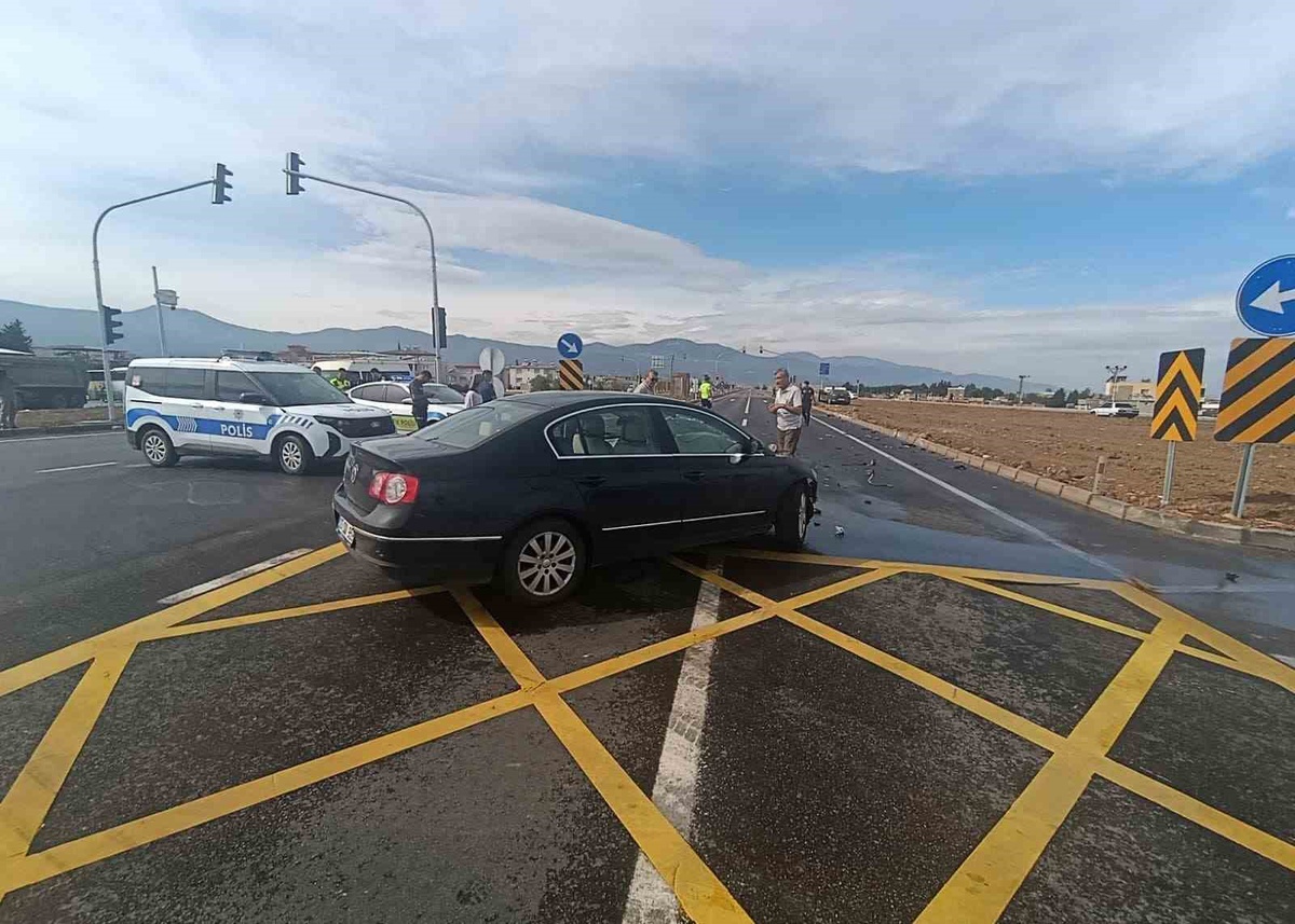 Gaziantep'te Trafik Kazası: 6 Kişi Sağ Kurtuldu