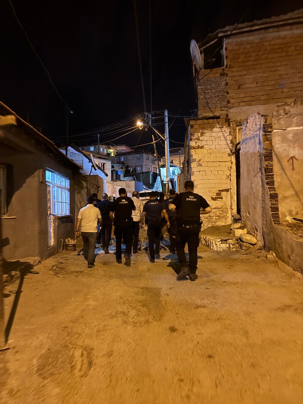 Menemen'de Güvercin Kavgası: 13 Yaralı, 4 Tutuklama