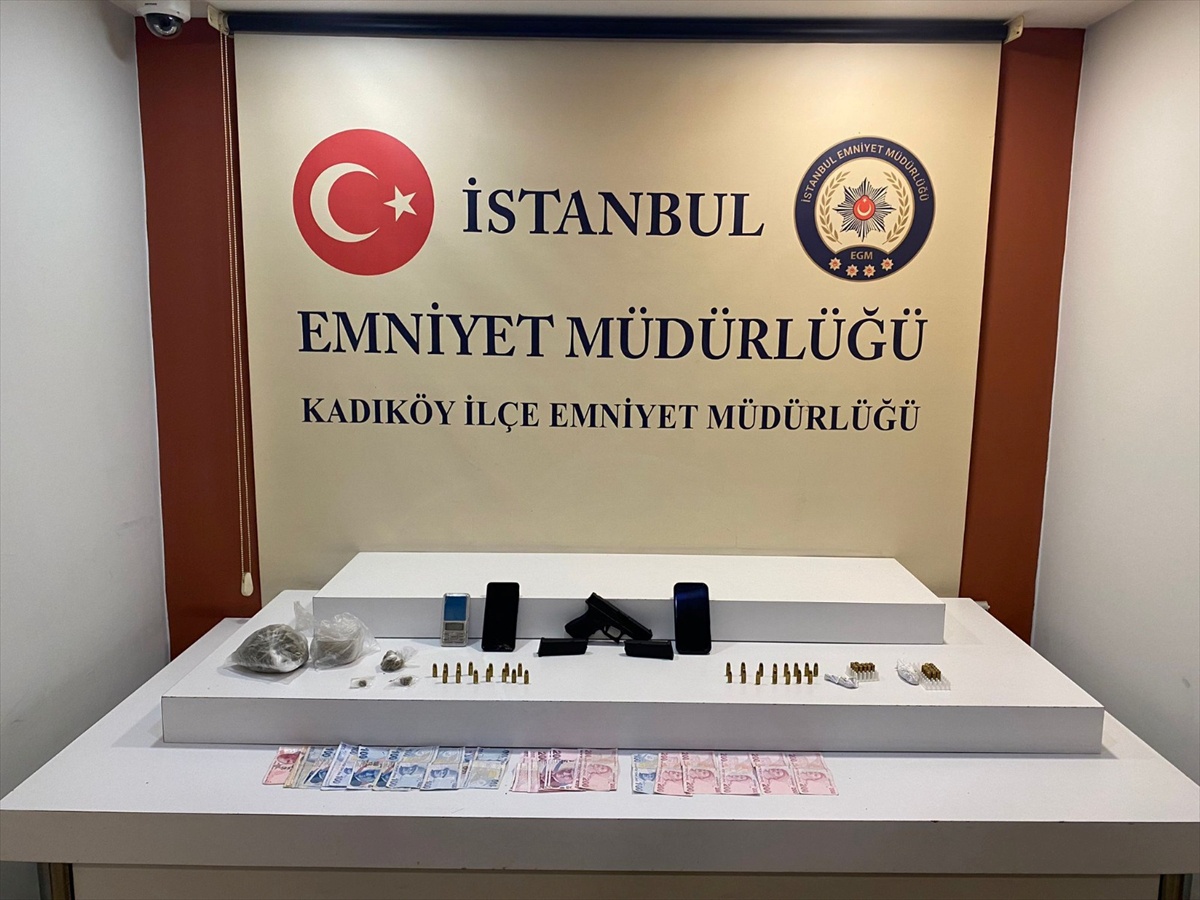 Kadıköy\'de Uyuşturucu ve Silahla Yakalanan Hükümlü Tutuklandı