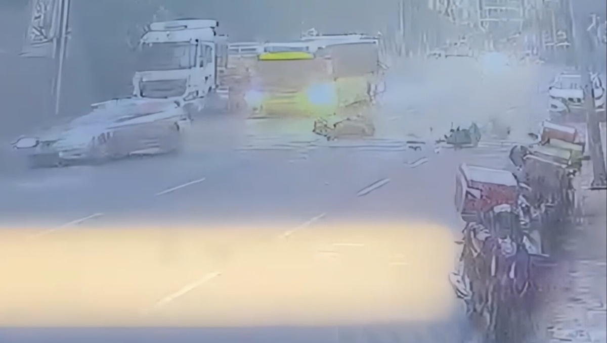 Kağıthane'de Motokurye Kaza Geçirdi