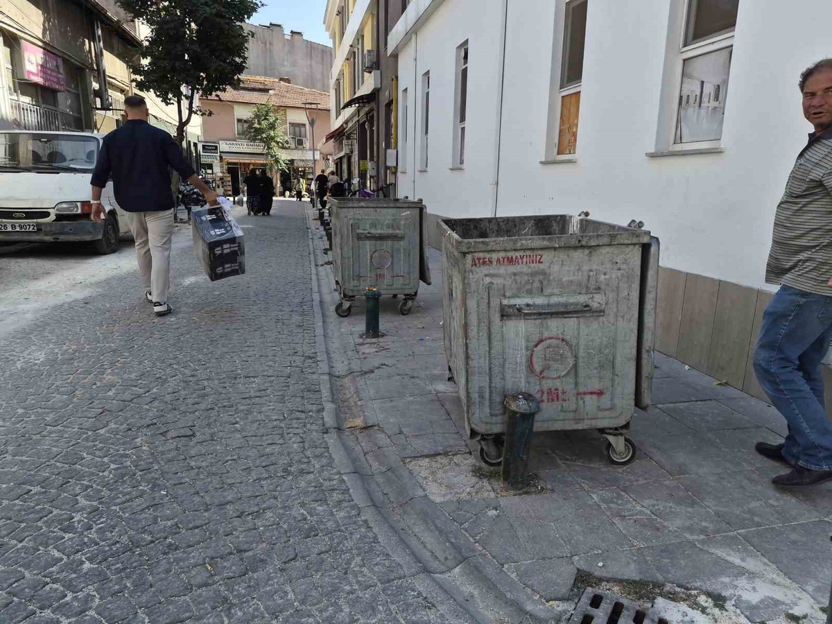 Eskişehir'de Yayalar Kaldırımlarda Zorlanıyor