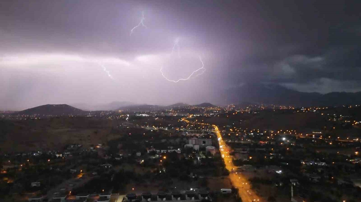 Kayseri'de Şimşek Gösterisi