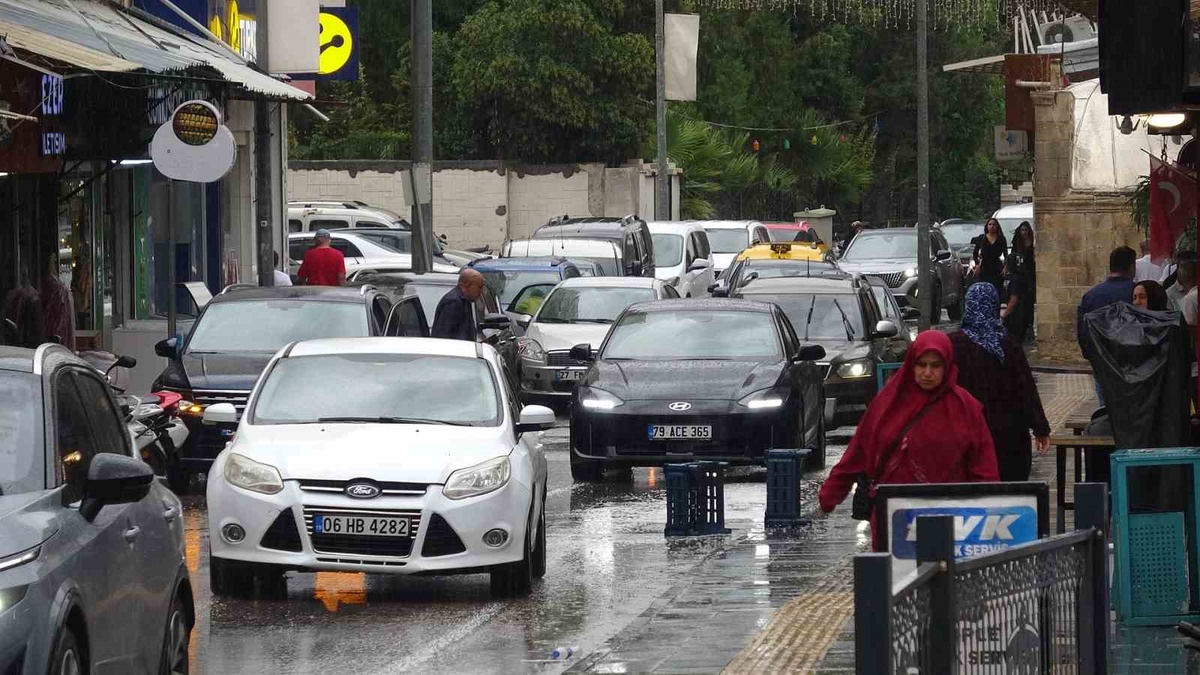 Kilis'te Sağanak ve Sis Trafiği Etkiledi