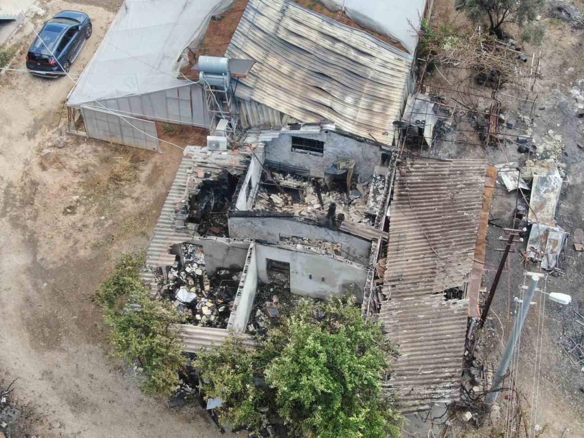 Mahalledeki yangın 80’lik çiftin evini ve hatıralarını yaktı