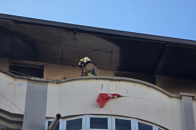 Turgutlu'da Yangın: 2 Çocuk Hastaneye Kaldırıldı