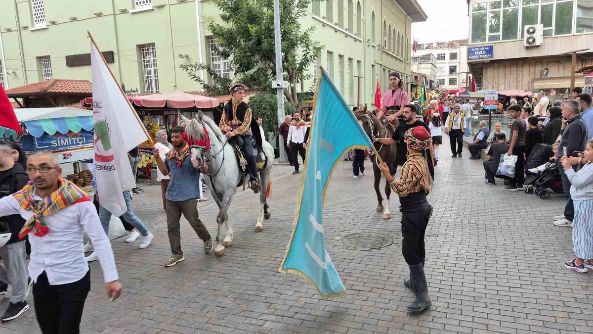 Eskişehir'de Renkli Yörük Yürüyüşü