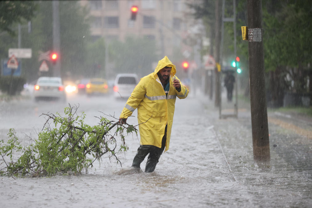 Meteoroloji alarm verdi! 26 il için sarı ve turuncu kod: Sel ve su baskınına dikkat