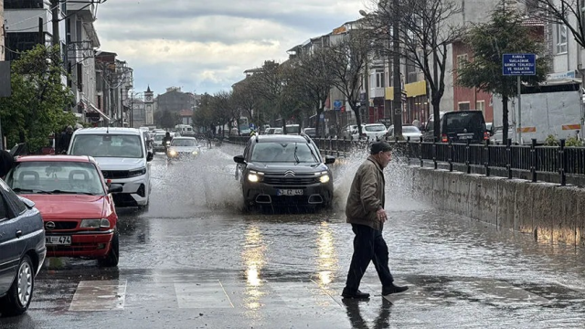 Meteoroloji alarm verdi! 26 il için sarı ve turuncu kod: Sel ve su baskınına dikkat