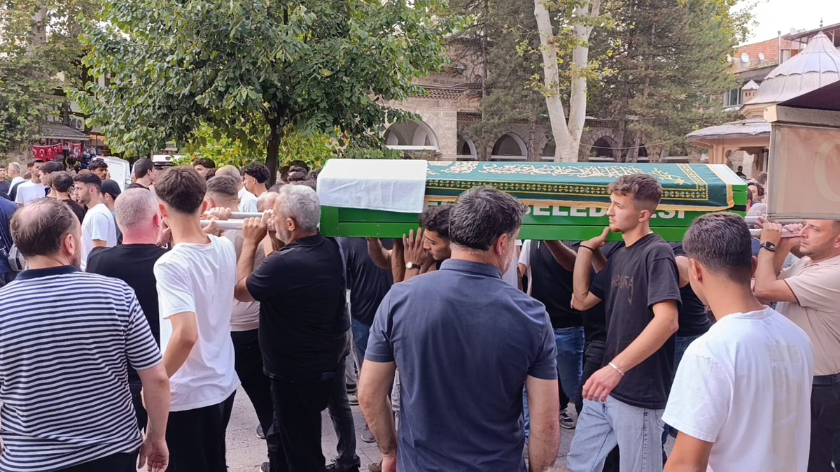 İnegöl'de Kazada Hayatını Kaybeden Talha Taner Kırca Toprağa Verildi