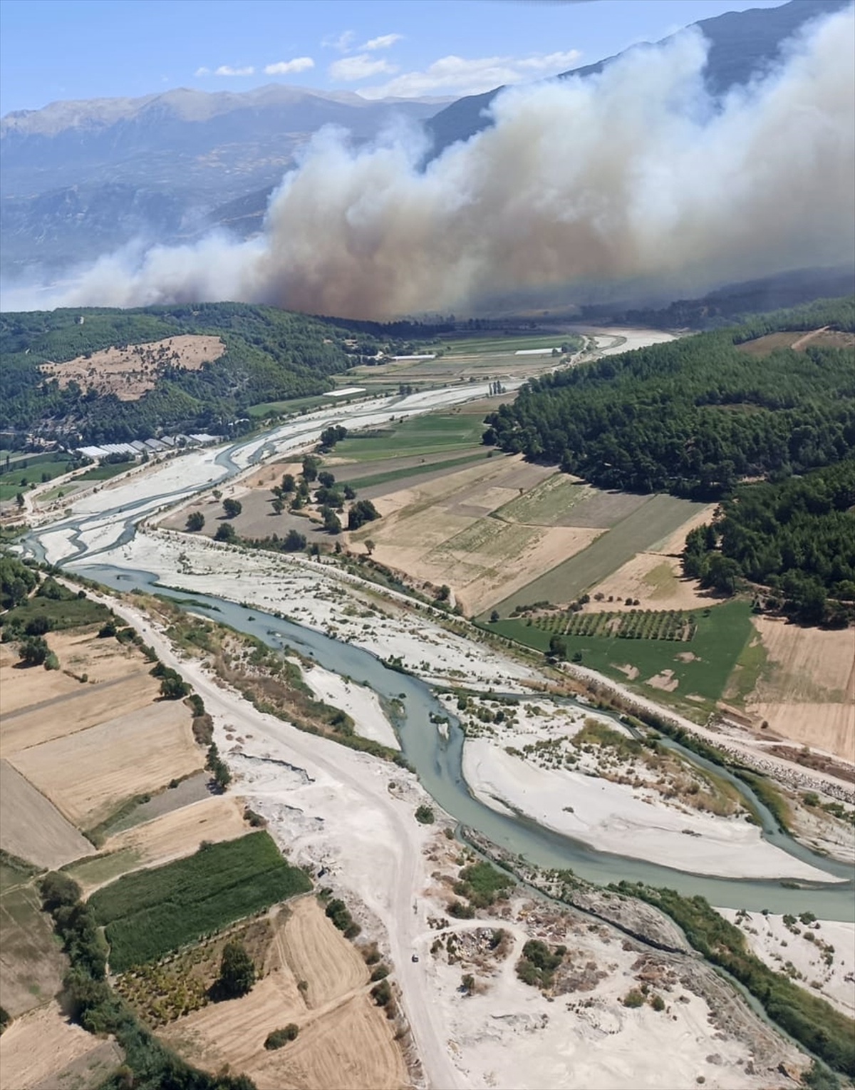 Muğla'da Yangın Antalya'ya Sıçradı