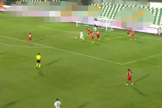 Muğlaspor-Boluspor maçındaki reklam panolarını görenler inanamadı