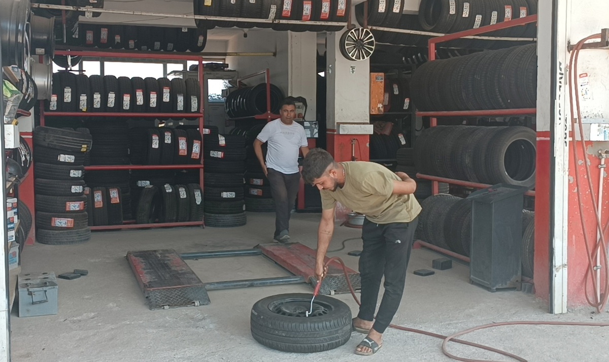 Lastik Patladı, İşçi Ölümden Döndü