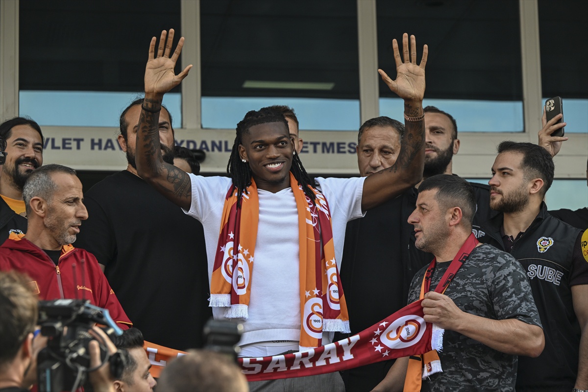 Rafael Leao İstanbul'a Geldi