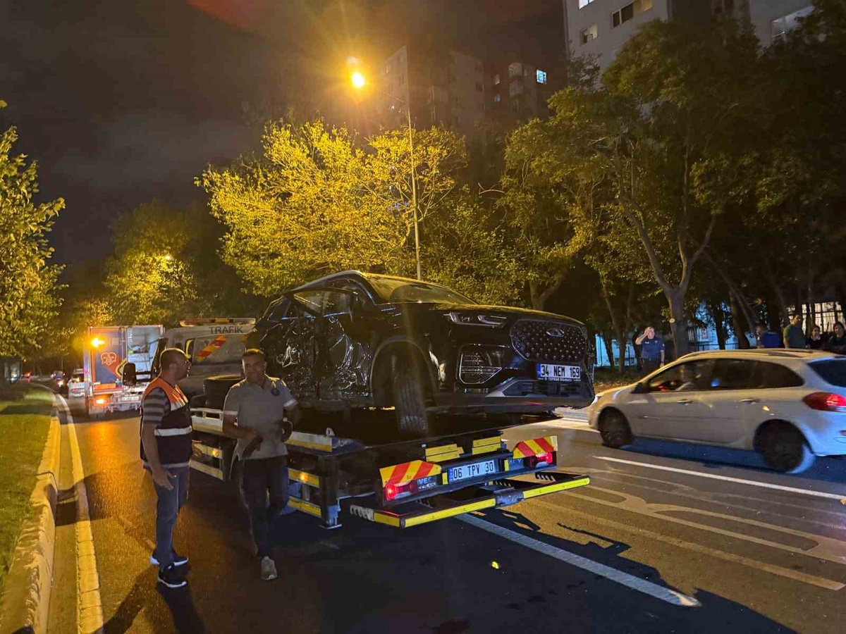 Bakırköy'de Kaza: 3 Yaralı