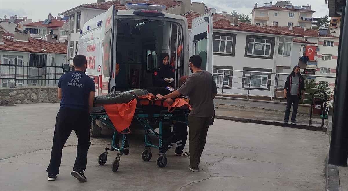 Boyabat'ta Kardeş Kavgası: İki Yaralı