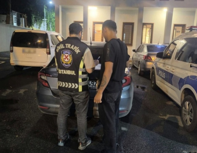 Üsküdar'da Motosikletli İki Şüpheli Yakalandı