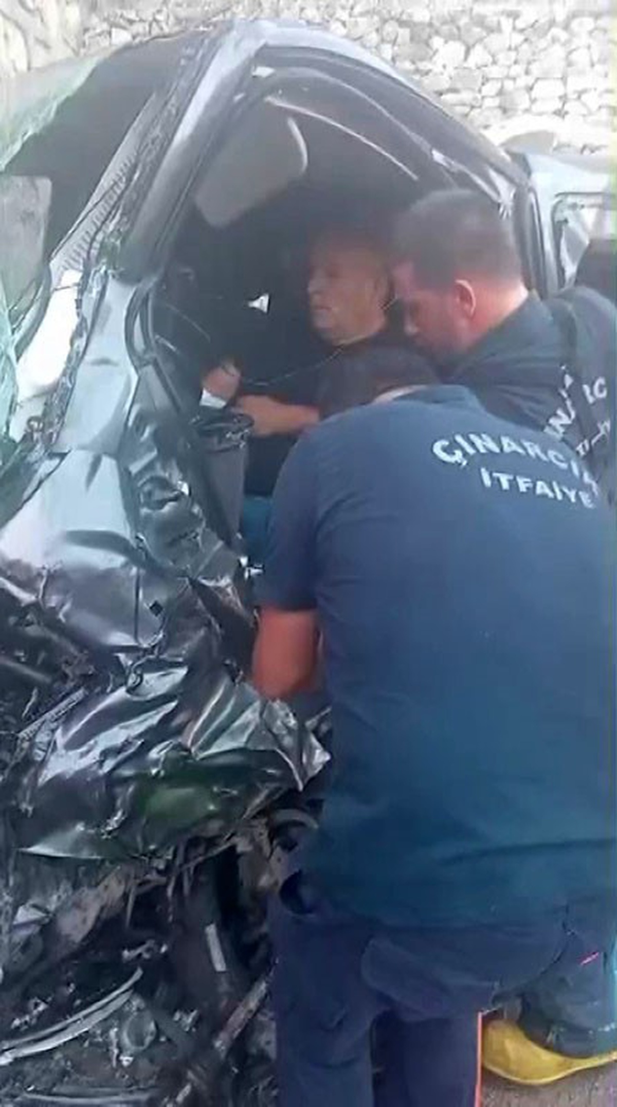 Çınarcık'ta Kaza: 3 Yaralı