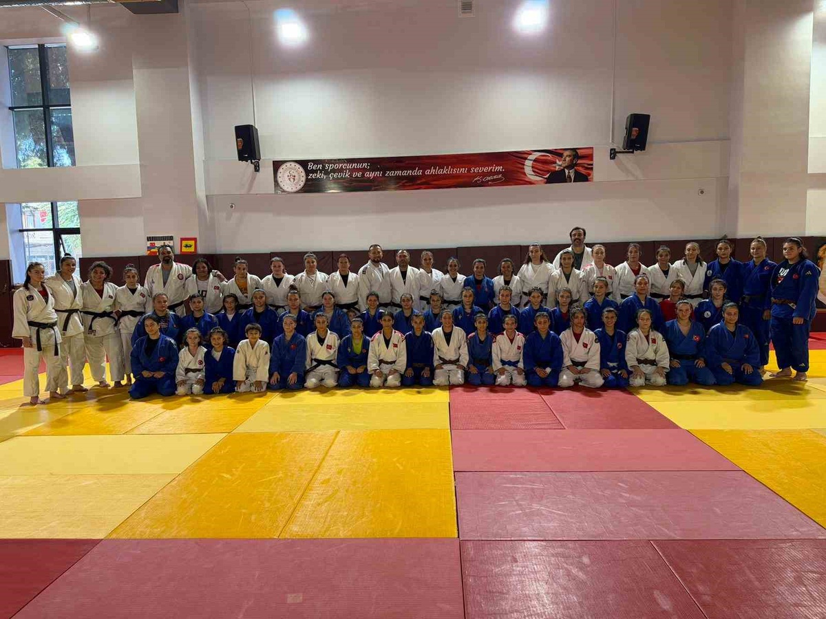Yıldız Kadın Judo Milli Takımı Salihli'de Kampa Girdi