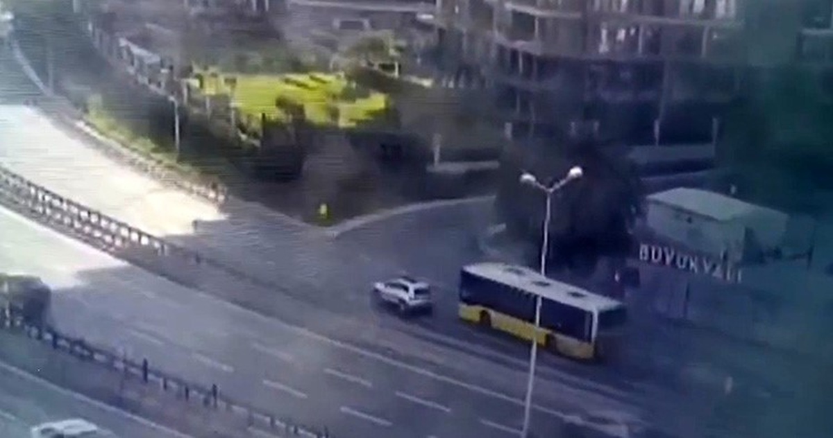 Zeytinburnu'nda İETT Otobüsü Kaza Yaptı