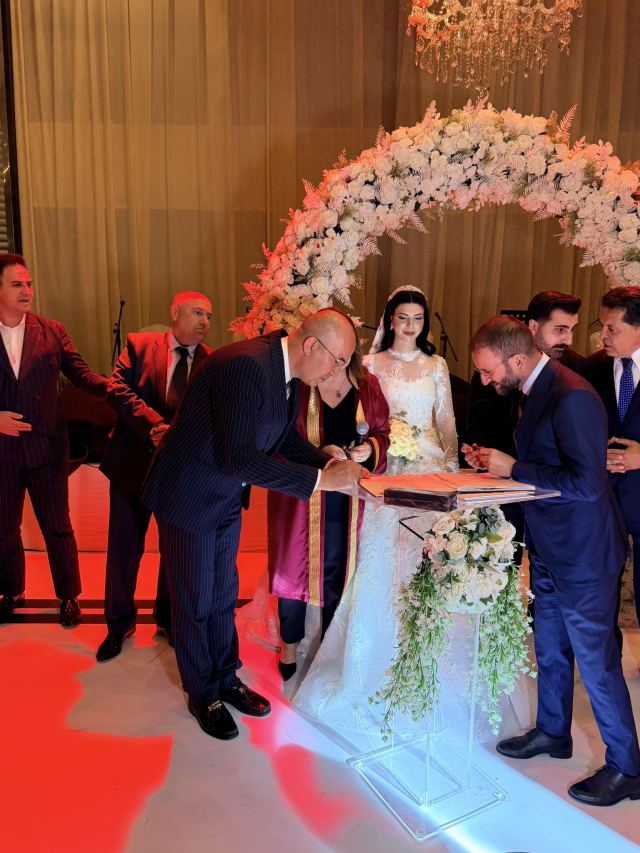 Ünlü iş insanı Yavuz Kahriman’ın oğlu dünyaevine girdi: Halaya duran isimler dikkat çekti
