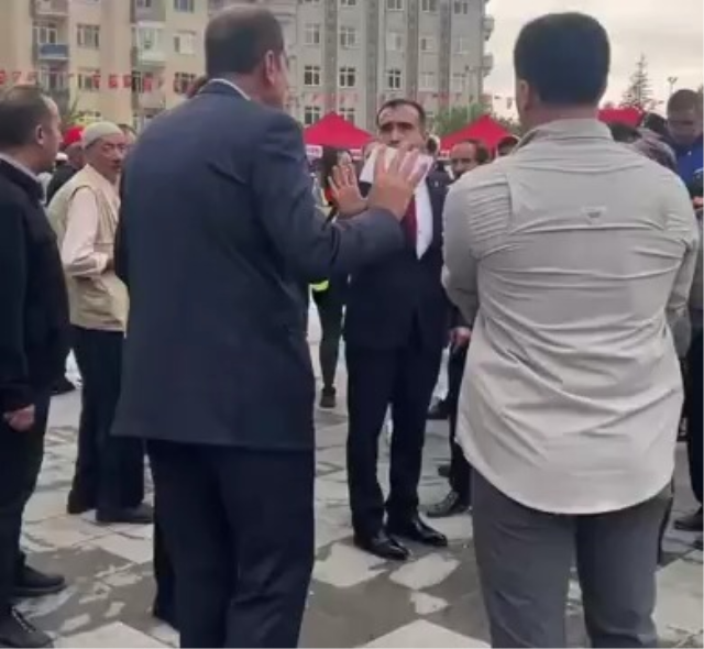 30 Ağustos töreninde protokol krizi! Belediye başkanı ile Valilik Protokol Müdürü herkesin önünde birbirine girdi