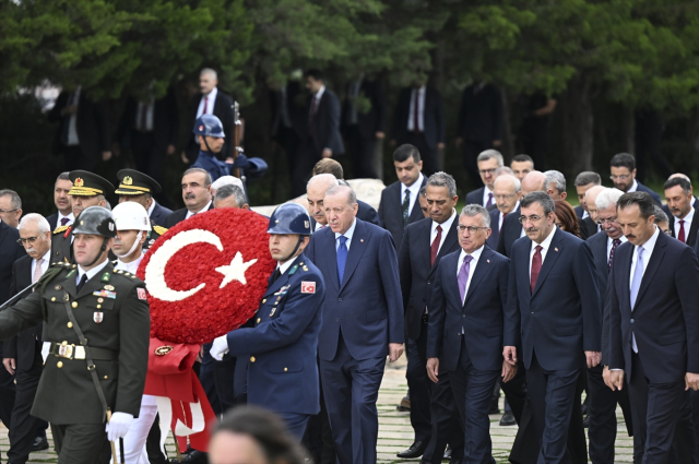 Anıtkabir’de dikkat çeken görüntü! Bahçeli ve Kılıçdaroğlu yan yana yürüdü