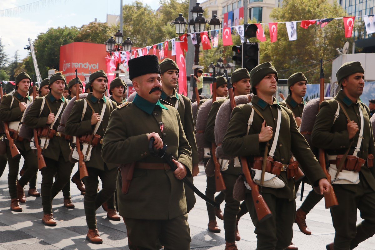 Ankara'da Zafer Bayramı Korteji Düzenlendi
