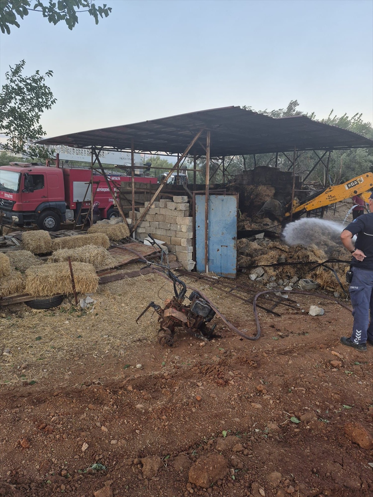 Antalya'da Traktör Yangını
