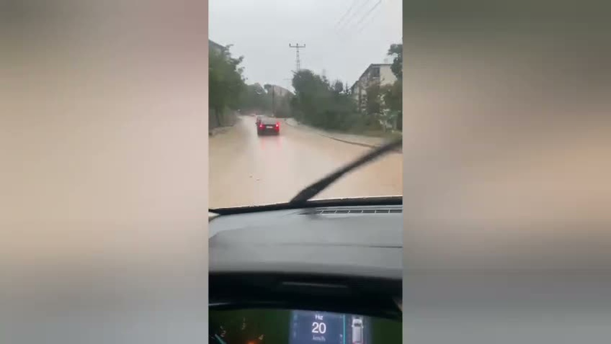 Artvin'de Sağanak ve Rüzgar Can Kaybı Olmadan Etkili Oldu