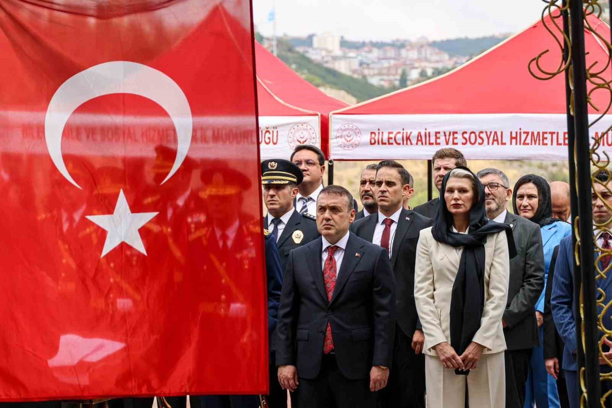 Bilecik'te Zafer Bayramı Şehitlik Ziyaretiyle Kutlandı