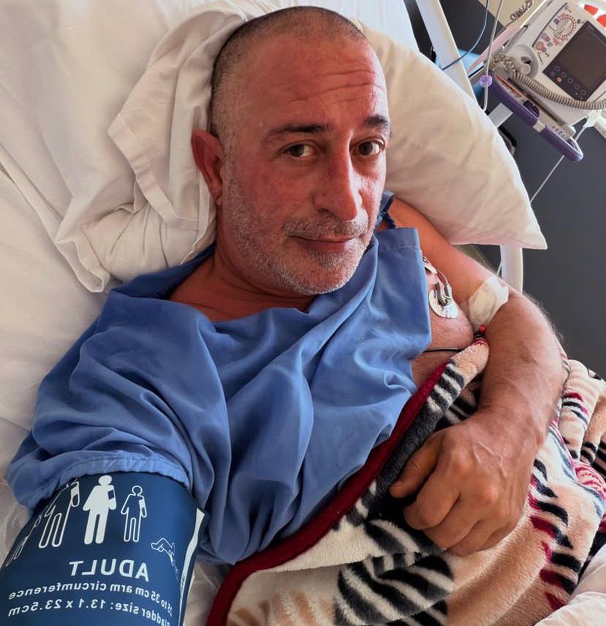 Cem Yılmaz Hasta Yatağında Paylaştı
