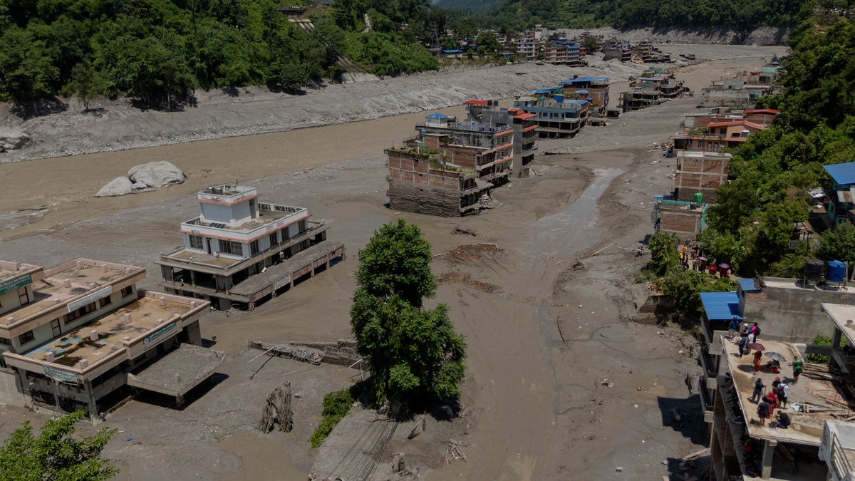 Çin, Nepal'e Acil Yardım Gönderdi