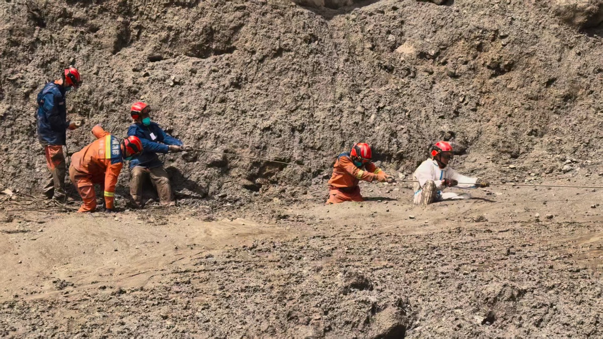Nepal'deki Buzul Çökmesi Sel ve Heyelan Tetikledi