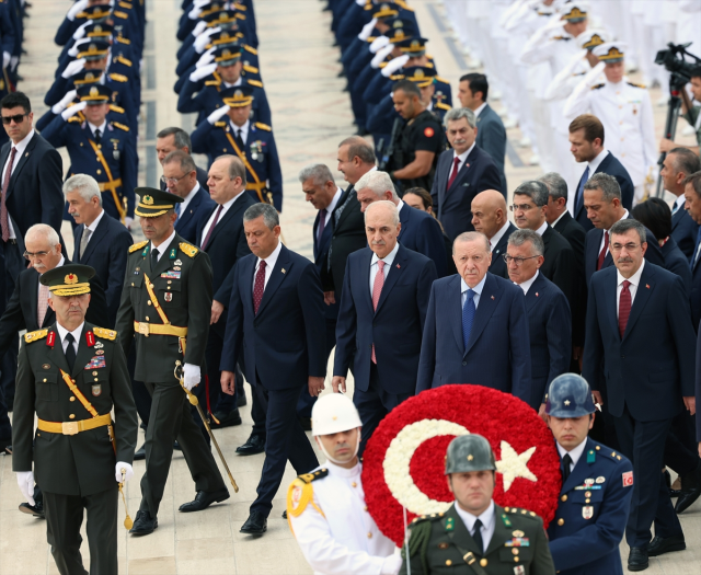 Cumhurbaşkanı Erdoğan ve devlet erkanı Anıtkabir'de! Atatürk'ün huzurunda Netanyahu'ya mesaj