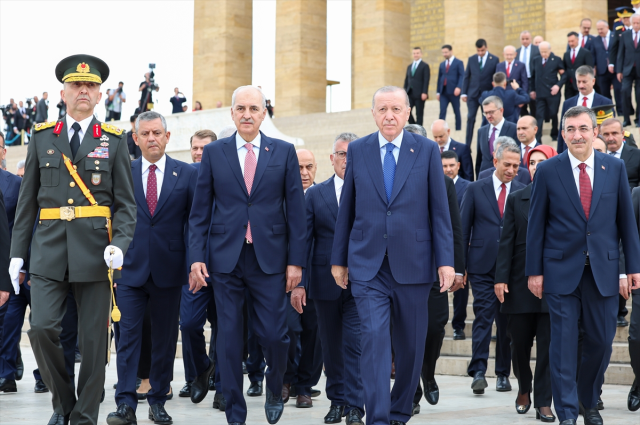 Cumhurbaşkanı Erdoğan ve devlet erkanı Anıtkabir'de! Atatürk'ün huzurunda Netanyahu'ya mesaj