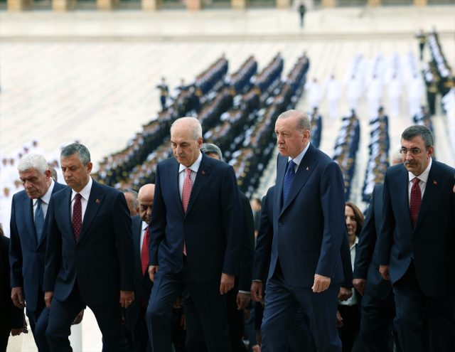 Cumhurbaşkanı Erdoğan ve devlet erkanı Anıtkabir'de! Atatürk'ün huzurunda Netanyahu'ya mesaj