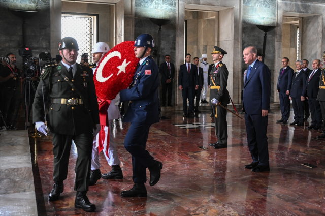Cumhurbaşkanı Erdoğan ve devlet erkanı Anıtkabir'de! Atatürk'ün huzurunda Netanyahu'ya mesaj